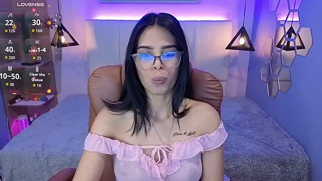 Snapshot of AlessiaVal_ chatting on 10-13-25, 03:46 AlessiaVal online show from 10-13-25, 03:46