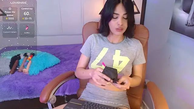 Snapshot of AlessiaVal_ chatting on 03-05-25, 12:11 AlessiaVal online show from 03-05-25, 12:11