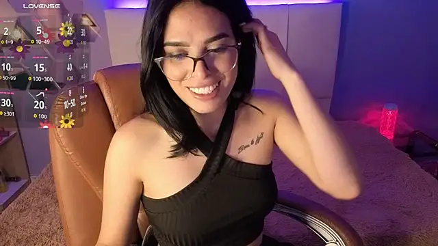 Snapshot of AlessiaVal_ chatting on 09-24-25, 02:12 AlessiaVal online show from 09-24-25, 02:12