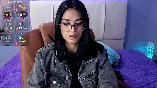 Snapshot of AlessiaVal_ chatting on 09-13-25, 03:45 AlessiaVal online show from 09-13-25, 03:45