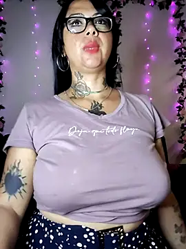 Snapshot of Saloome- chatting on 12-18-25, 09:40 Saloome- online show from 12-18-25, 09:40