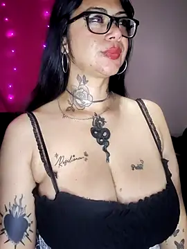 Snapshot of Saloome- chatting on 11-24-25, 10:43 Saloome- online show from 11-24-25, 10:43