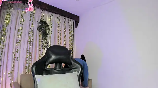 HannaRhodes online show from 11-25-25, 02:06