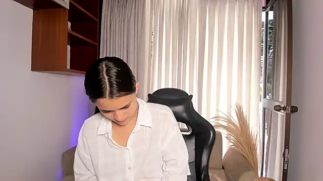 HannaRhodes online show from 11-17-25, 12:53