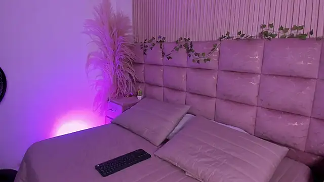 HannaRhodes online show from 06-19-26, 02:34