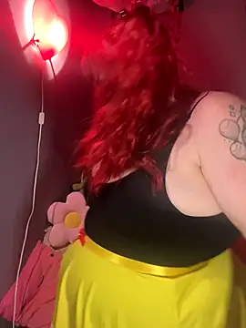 Snapshot of puffpixiee chatting on 10-10-25, 06:31 puffpixiee online show from 10-10-25, 06:31