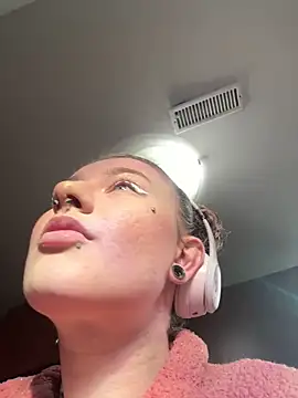 sluttysmiley online show from 12-17-25, 06:35