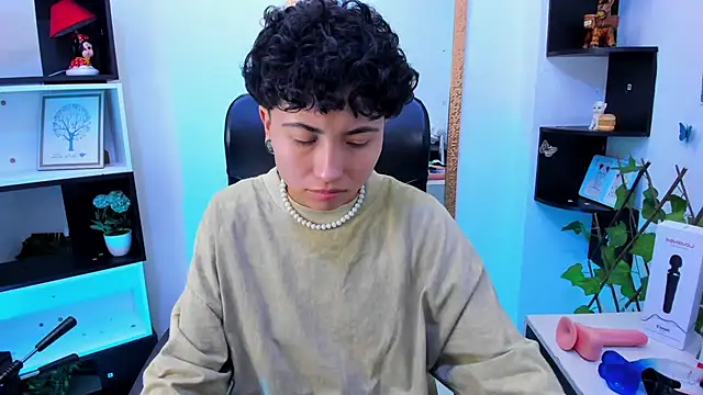 Im Mathias online show from 11-22-25, 01:48