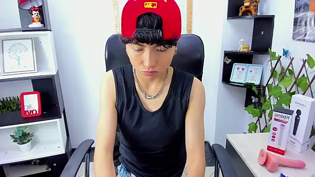 Im Mathias online show from 10-11-25, 03:02