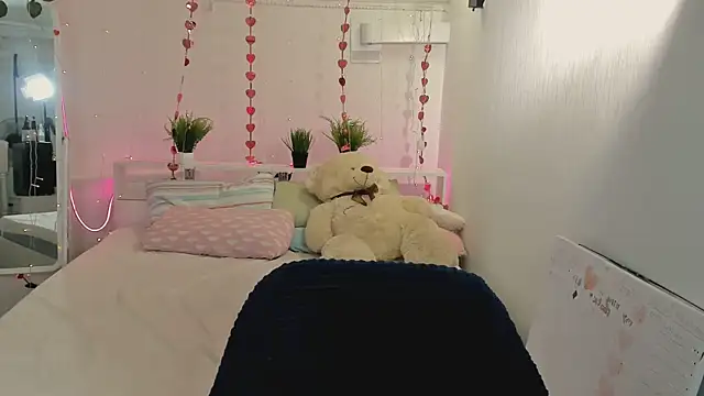 Snapshot of DreamyLuna chatting on 10-09-25, 08:53 DreamyLuna online show from 10-09-25, 08:53