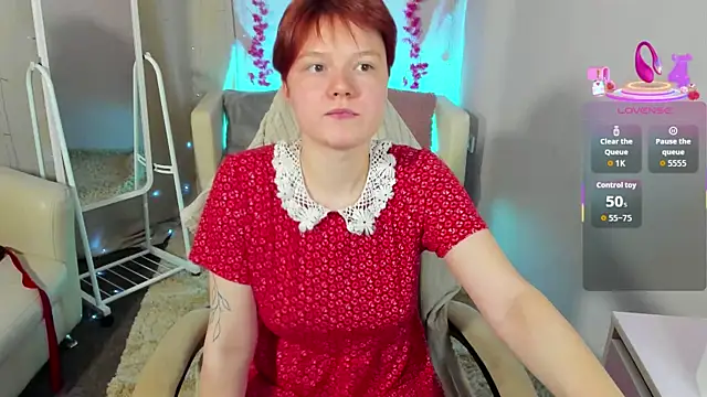 Snapshot of DreamyLuna chatting on 10-13-25, 08:32 DreamyLuna online show from 10-13-25, 08:32