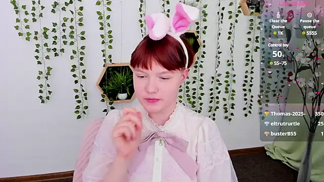 Snapshot of DreamyLuna chatting on 03-21-25, 12:18 DreamyLuna online show from 03-21-25, 12:18