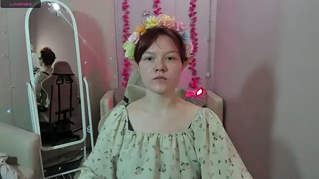 Snapshot of DreamyLuna chatting on 10-11-25, 08:32 DreamyLuna online show from 10-11-25, 08:32