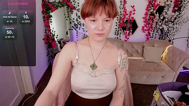 DreamyLuna online show from 11-22-25, 08:40