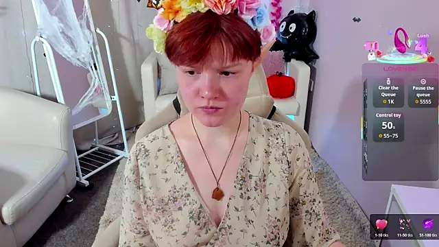 Snapshot of DreamyLuna chatting on 10-23-25, 08:29 DreamyLuna online show from 10-23-25, 08:29