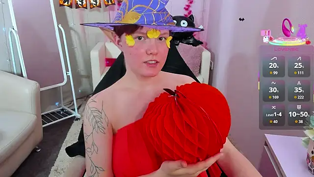 Snapshot of DreamyLuna chatting on 10-17-25, 08:54 DreamyLuna online show from 10-17-25, 08:54