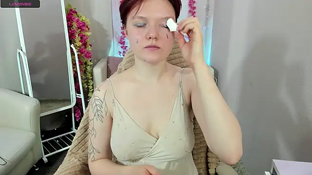 Snapshot of DreamyLuna chatting on 10-12-25, 08:32 DreamyLuna online show from 10-12-25, 08:32