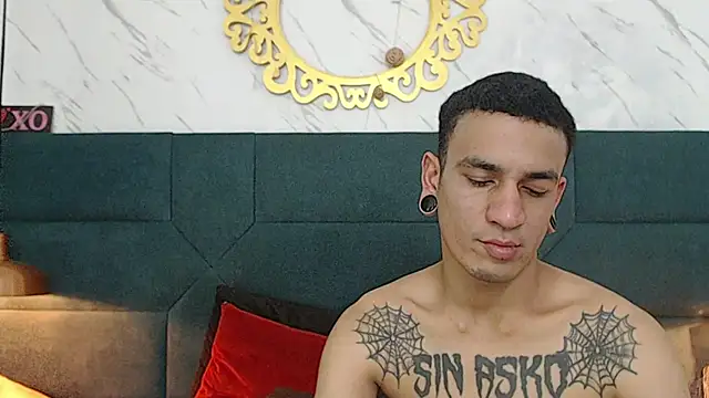 Snapshot of salome_daniel chatting on 10-21-25, 08:30 salome daniel online show from 10-21-25, 08:30