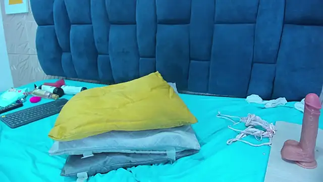 Melody Megann online show from 03-20-25, 01:57