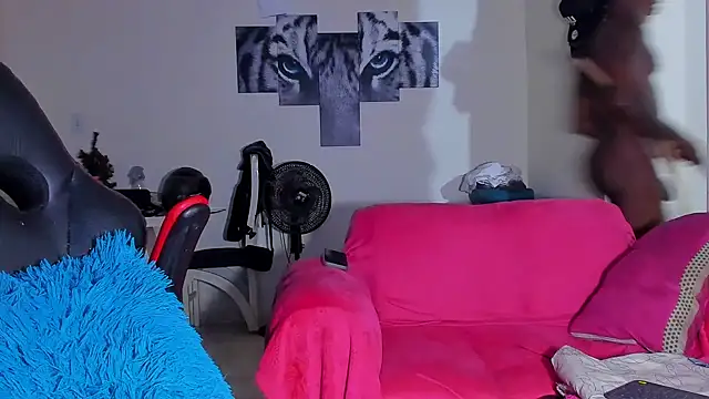 Snapshot of ray_long222 chatting on 02-05-26, 12:45 ray long222 online show from 02-05-26, 12:45