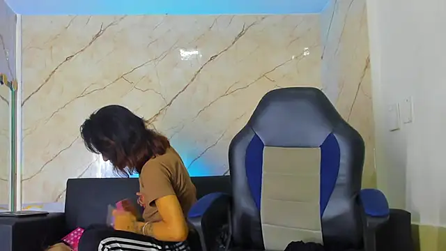 Isabella stanford2 online show from 11-16-25, 12:43