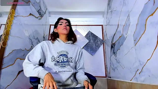 Isabella stanford2 online show from 10-13-25, 12:40