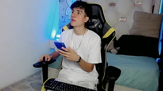 johnny cagee online show from 12-14-25, 03:57