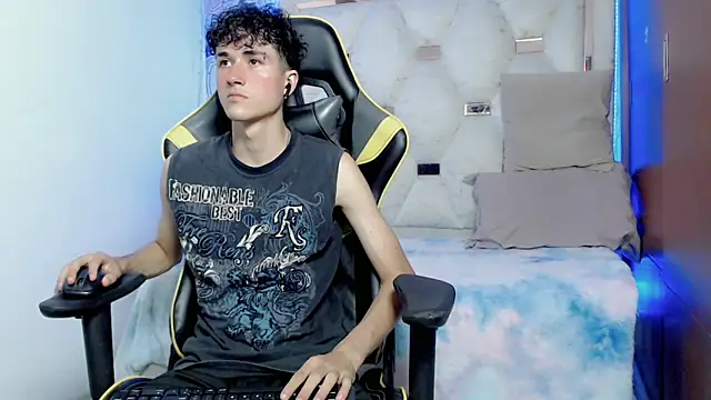 johnny cagee online show from 10-27-25, 05:08