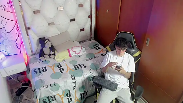 johnny cagee online show from 11-15-25, 03:54