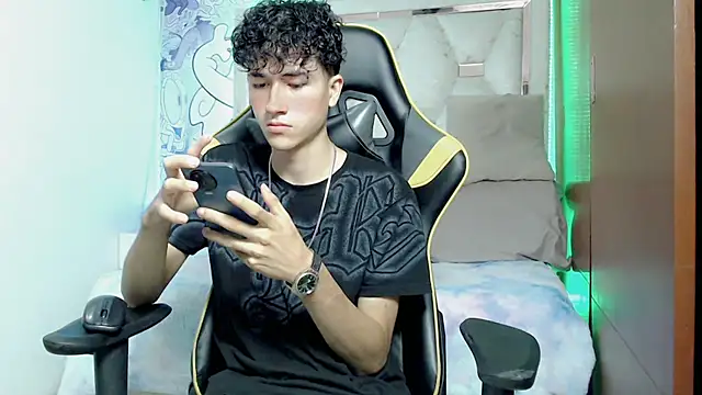 johnny cagee online show from 10-26-25, 04:02