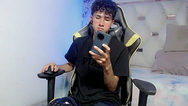 johnny cagee online show from 11-11-25, 04:07