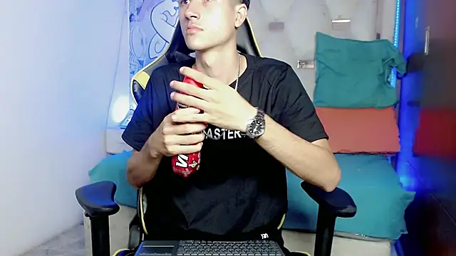 johnny cagee online show from 12-05-25, 04:33