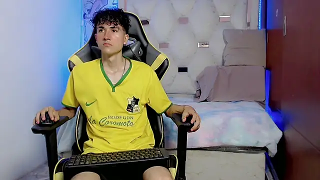 johnny cagee online show from 10-20-25, 05:31