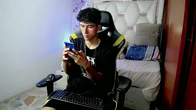 johnny cagee online show from 12-21-25, 04:14