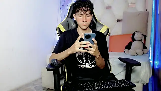 johnny cagee online show from 11-29-25, 04:01