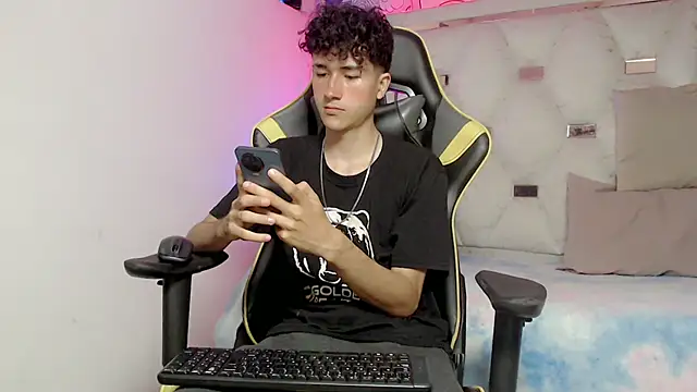 johnny cagee online show from 11-13-25, 04:05