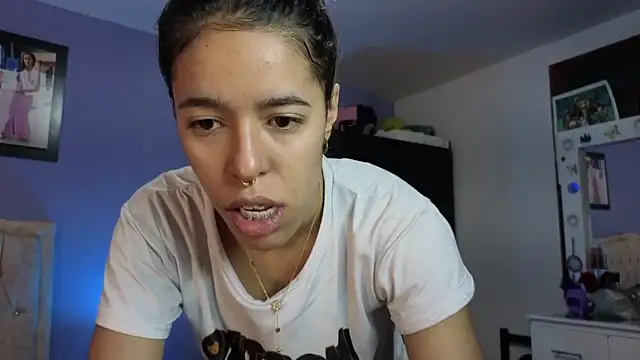 Snapshot of stephania_t chatting on 05-15-26, 12:47 stephania t online show from 05-15-26, 12:47