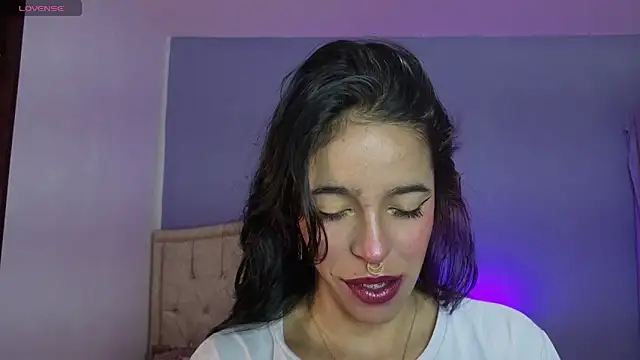 Snapshot of stephania_t chatting on 05-06-26, 04:00 stephania t online show from 05-06-26, 04:00