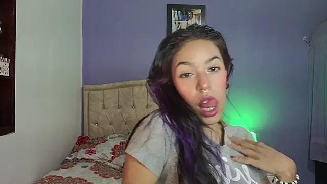 Snapshot of stephania_t chatting on 04-22-26, 03:30 stephania t online show from 04-22-26, 03:30