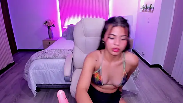 Snapshot of Kiim_Jonness chatting on 02-04-25, 09:49 Kiim Jonness online show from 02-04-25, 09:49