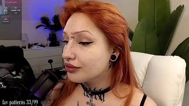 Snapshot of violetviolator chatting on 03-21-25, 06:16 violetviolator online show from 03-21-25, 06:16