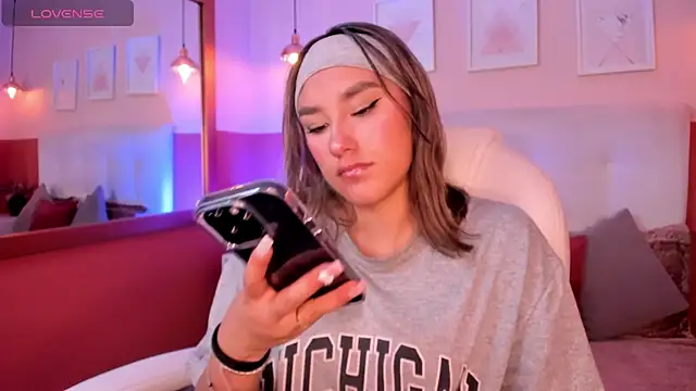  Sophie  miller online show from 03-28-26, 07:59