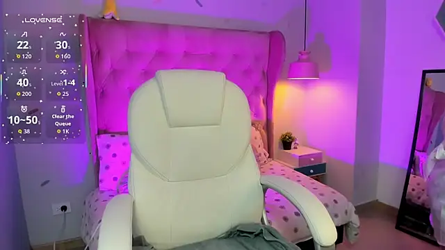  Sophie  miller online show from 11-18-25, 07:06