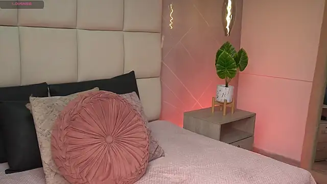 SaraMonroe1 online show from 02-18-26, 12:23