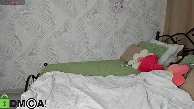 Snapshot of Michelle_Blond chatting on 02-19-26, 08:00 Michelle Blond online show from 02-19-26, 08:00