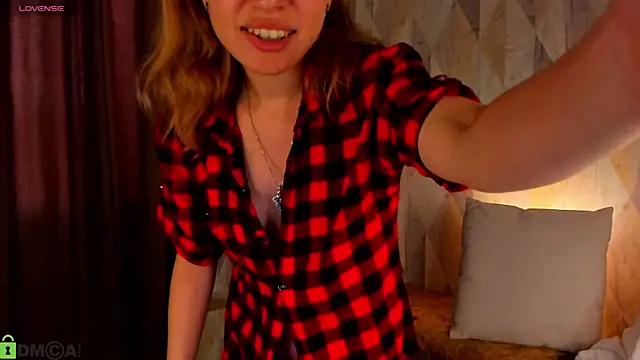Snapshot of Michelle_Blond chatting on 06-08-26, 01:11 Michelle Blond online show from 06-08-26, 01:11