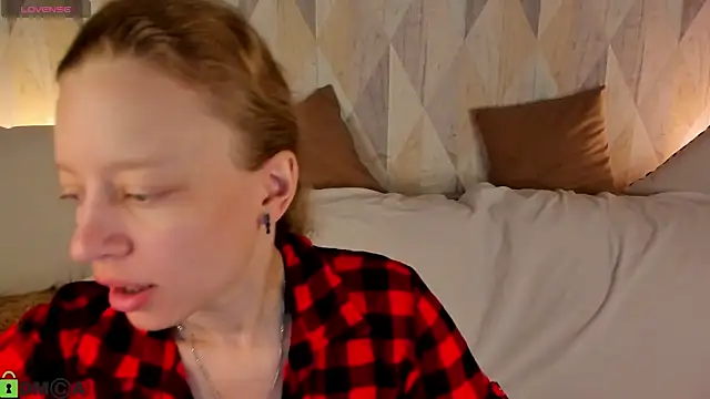 Snapshot of Michelle_Blond chatting on 06-07-26, 01:11 Michelle Blond online show from 06-07-26, 01:11