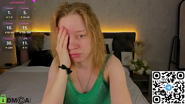 Snapshot of Michelle_Blond chatting on 02-22-26, 03:31 Michelle Blond online show from 02-22-26, 03:31