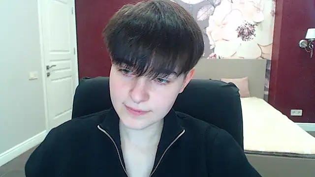 Snapshot of EmiliaYours chatting on 03-04-25, 01:17 EmiliaYours online show from 03-04-25, 01:17
