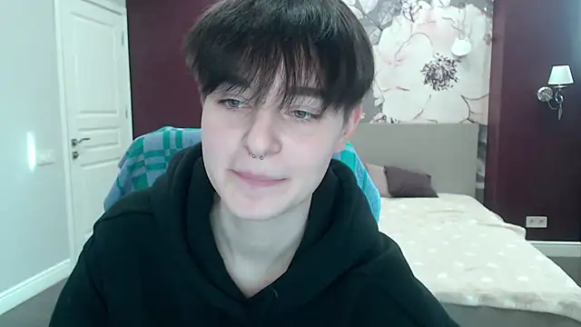 Snapshot of EmiliaYours chatting on 03-18-25, 02:06 EmiliaYours online show from 03-18-25, 02:06